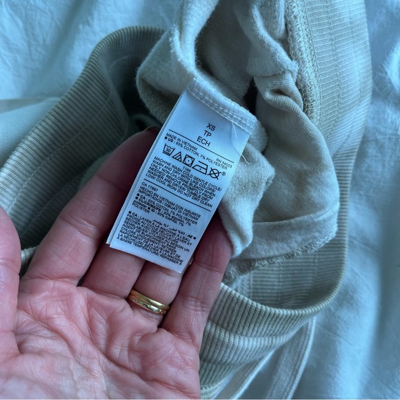 NWT Old Navy Mid-Rise Street Jogger Size Medium - Picture 6 of 6